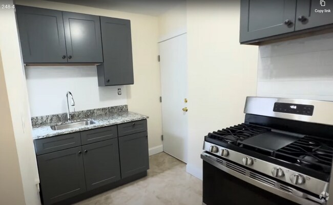 Building Photo - 208 Kelton St