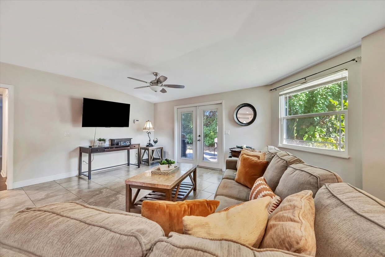 Foto principal - 2529 Croton Ave