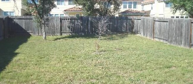 Building Photo - 1323 Pinnacle Falls