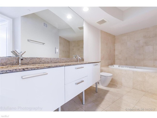 Building Photo - 17201 Collins Ave