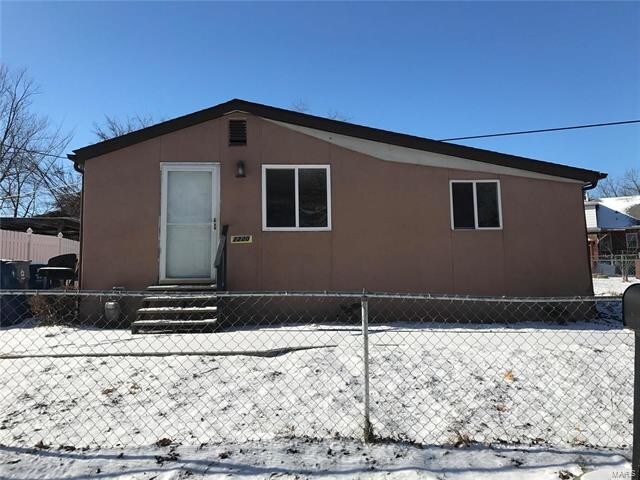 Primary Photo - 2220 Fernwood Pl