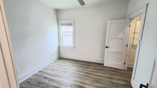 Building Photo - 3536 W 60th St