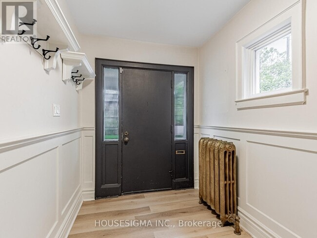 Building Photo - 110 Duplex Ave