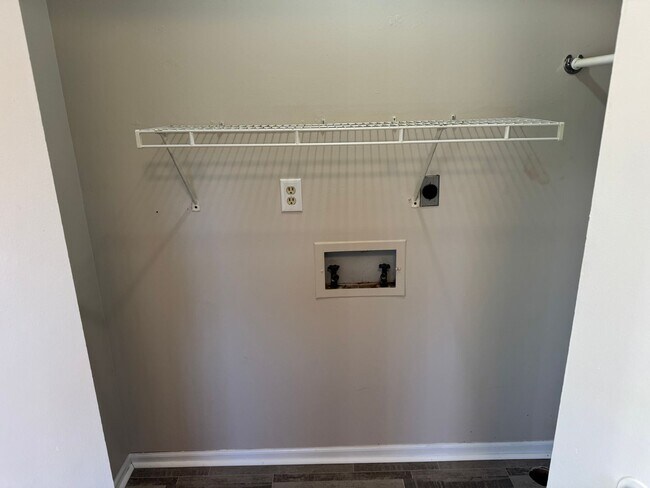 Foto del edificio - Newly Renovated 2 Bedroom 1.5 Bath Condo located in Elizabethton, TN