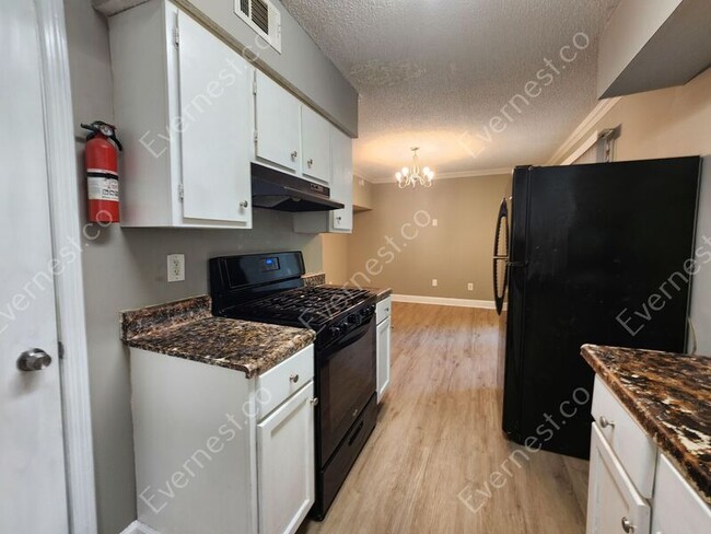 Building Photo - 396 Promenade Ct