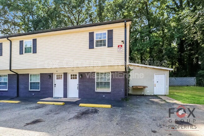 Building Photo - 300 Holly Cir