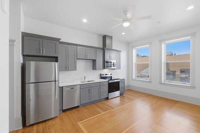 Foto del edificio - MOVE IN SPECIAL - See Description for Details