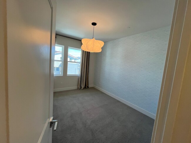 Building Photo - 5592 Holly Bay Ave