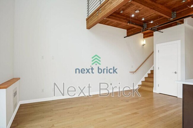 Building Photo - 403 11th Ave
