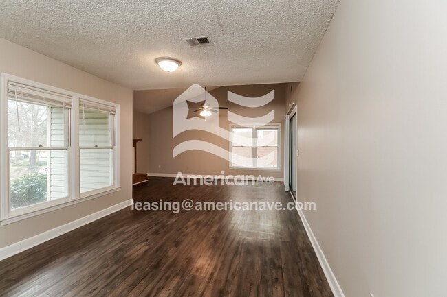 Building Photo - 122 Village Walk