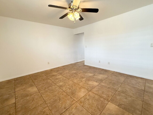 Building Photo - 512 N Valley Dr