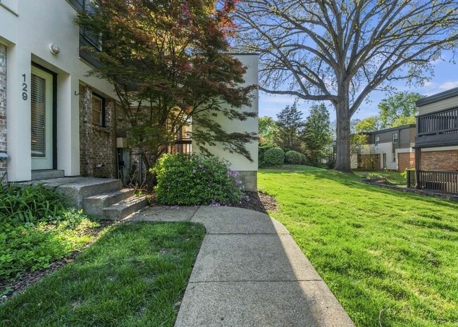Photo - 940 Gale Ln Townhome