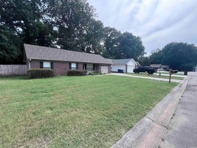 Foto del edificio - 33 Shaded Oaks Dr
