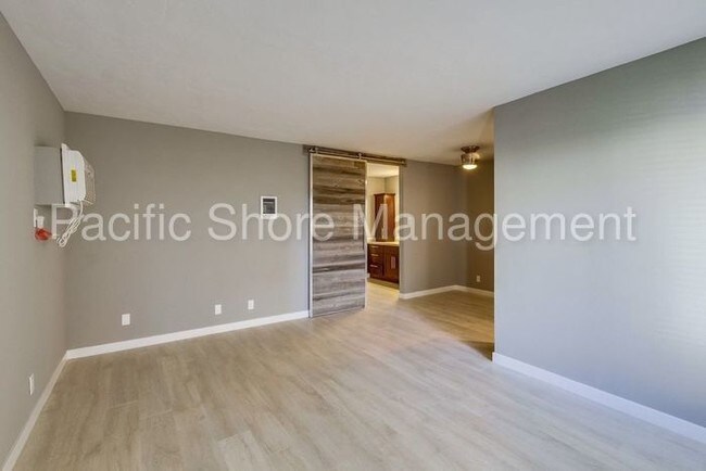 Foto del edificio - 4474 Winona Ave