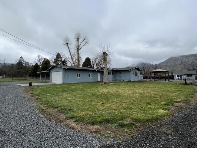 Building Photo - 255 Foots Creek Rd