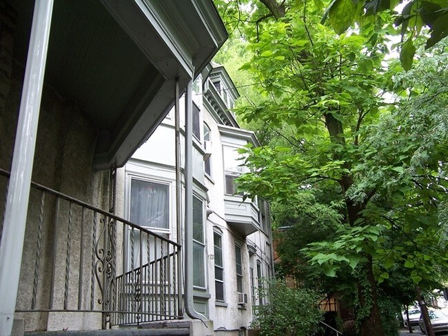 Building Photo - 556 N 5th St