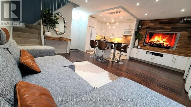 Building Photo - 16 Elgin St