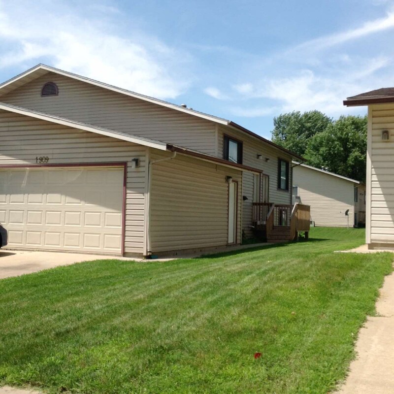 1909 20th Ave NW, Rochester, MN 55901 Townhome Rentals in Rochester