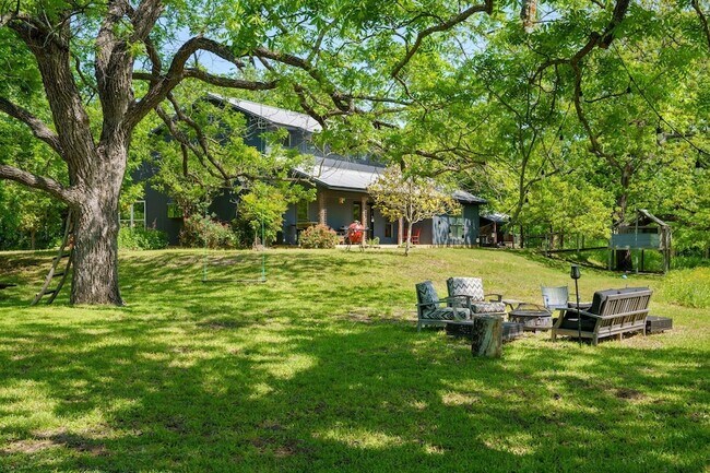 Building Photo - 800 Spur 191