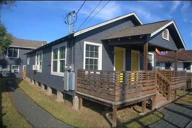 Foto del edificio - 5917-1-5912 Sherman St