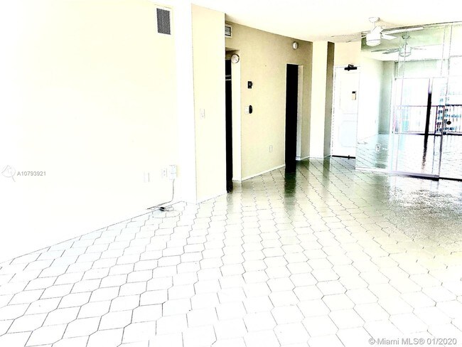 Building Photo - 1965 S Ocean Dr  10B Hallandale Fl 33009