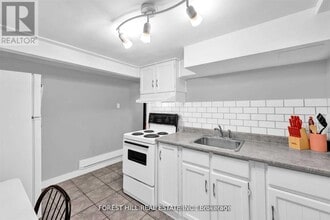 Building Photo - 996 Bayview Ave