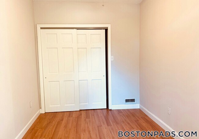 Foto del edificio - 105 Buttonwood St