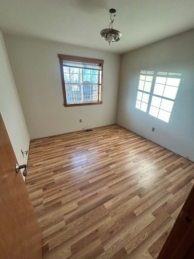 Building Photo - 1417 Foxtail St