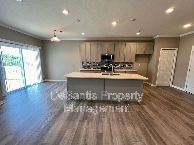 Building Photo - 2105 Canterbury Dr
