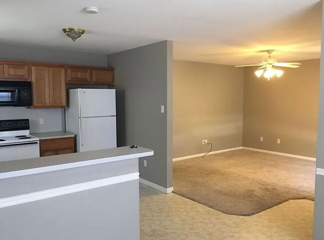 Building Photo - 1742 Rock Hollow Loop