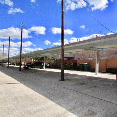 Building Photo - 8882 Kempwood Dr