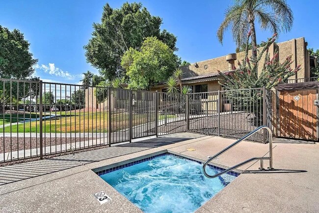 Foto del edificio - 3825 E Camelback Rd