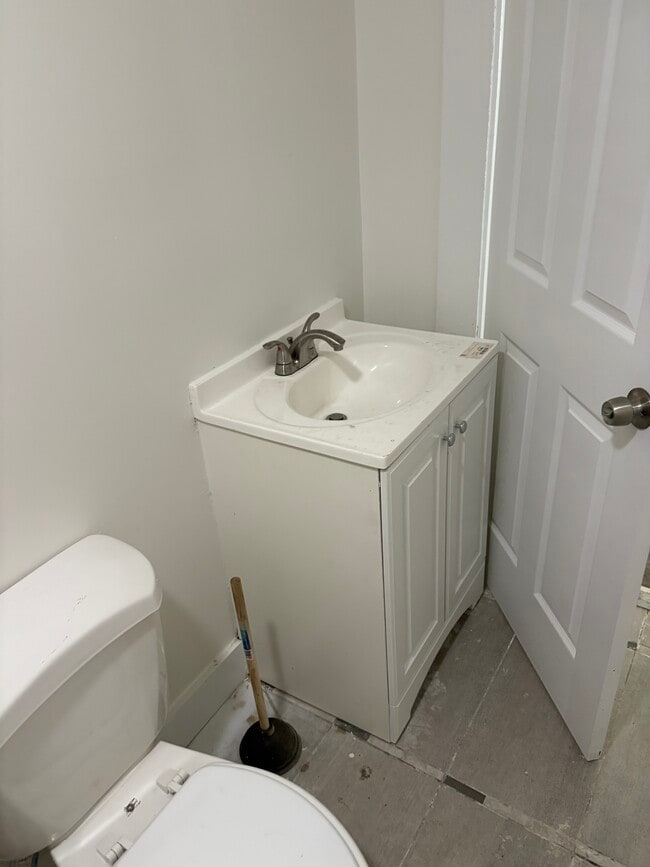 Foto del edificio - 617 W 41st St