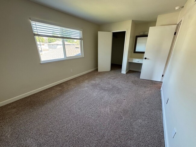Building Photo - Relaxed Living in the Heart of Newbury Park
