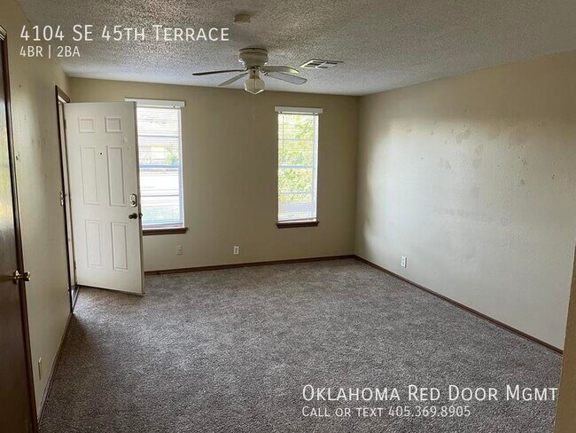 Building Photo - 4104 SE 45th Terrace