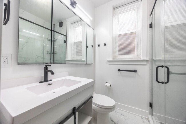 Photo - 2734 West Haddon Avenue #2 Apartment