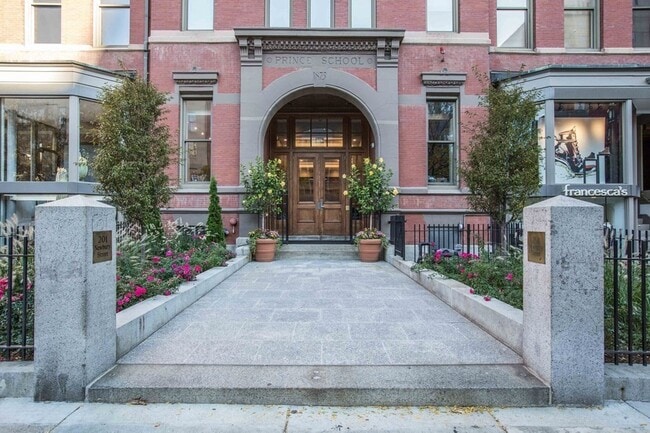 Building Photo - 201 Newbury St