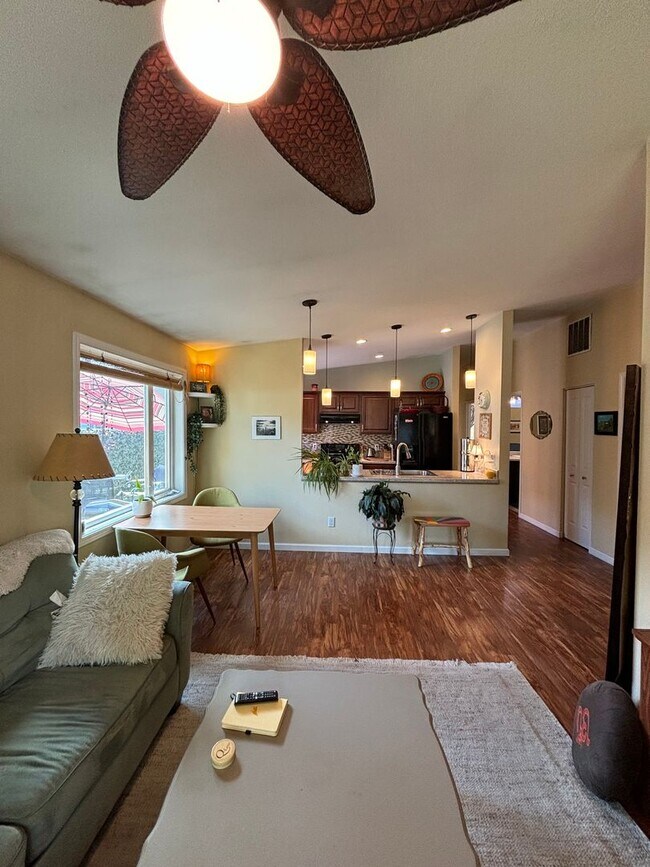 Foto del edificio - Cozy 3-bedroom home / Pet friendly / Fence...