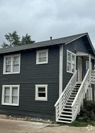 Building Photo - 402 Hill St