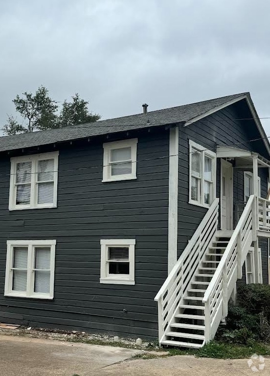 Building Photo - 402 Hill St
