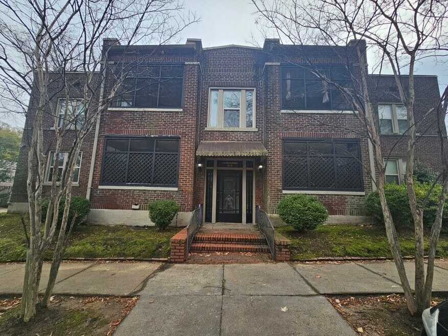 212 S Willett St