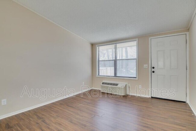 Building Photo - 142 Fister Ct