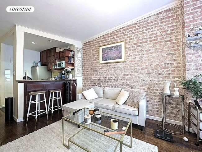 Building Photo - 304 E 73rd St