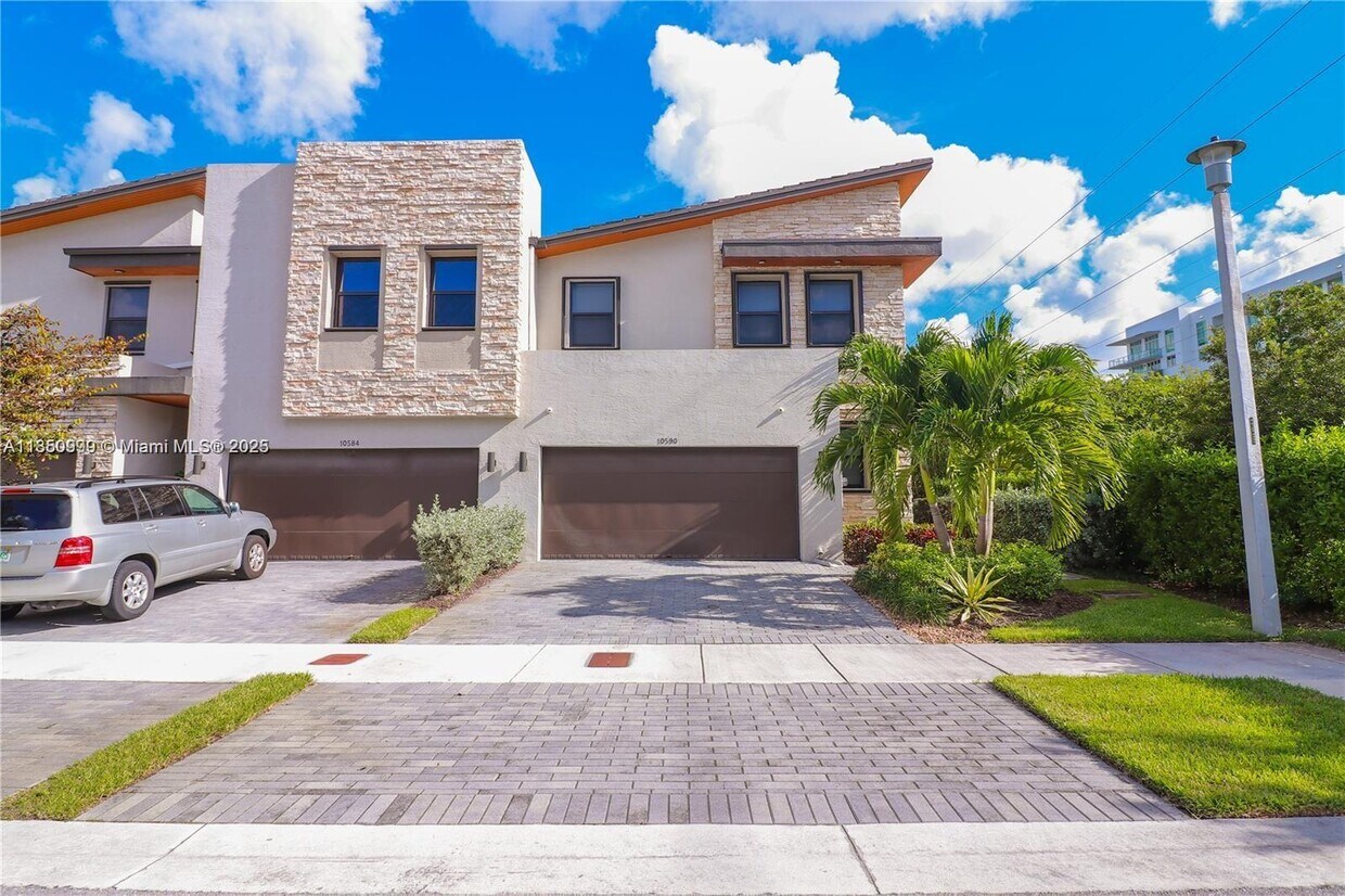 Foto principal - 10590 NW 78th Terrace