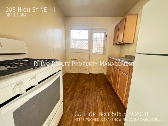 Building Photo - Welcome to Alhambra Court! Studio, 1 Bath!