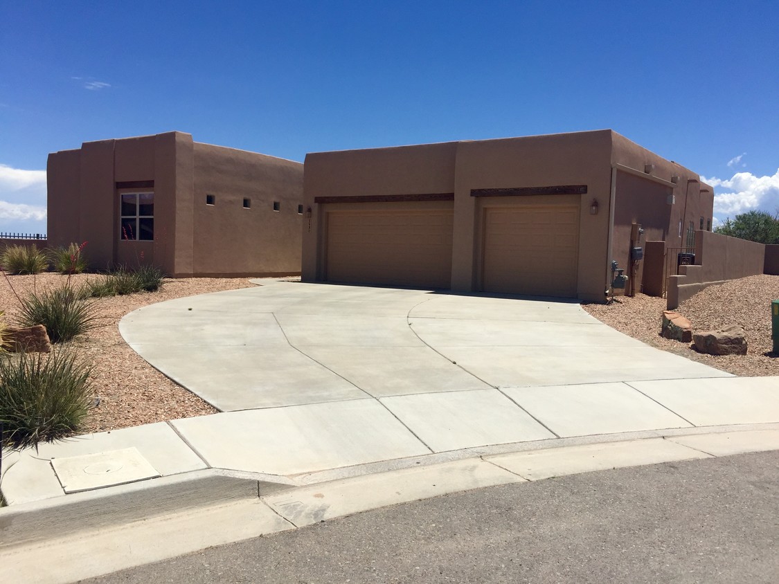 5930 Vista Manzano Ct, Rio Rancho, NM 87144 - House for Rent in Rio