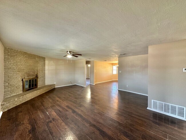 Foto del edificio - $300 Off 1st Months Rent!  Viewable Now!