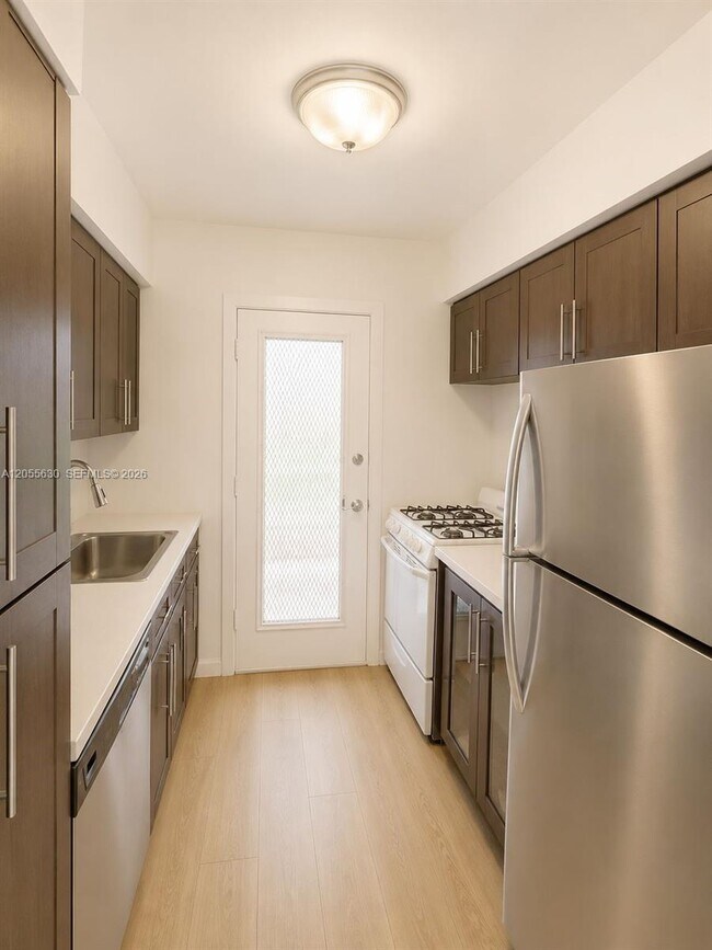 Foto del edificio - 2250 Bay Dr