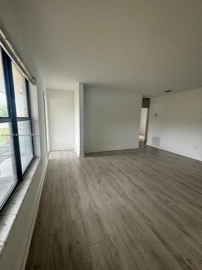 Foto del edificio - 11741 NE 14th Ave