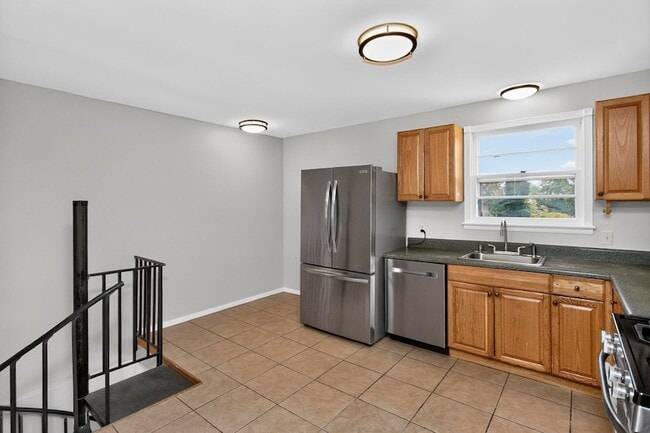 Building Photo - 261 Eisenhower Dr